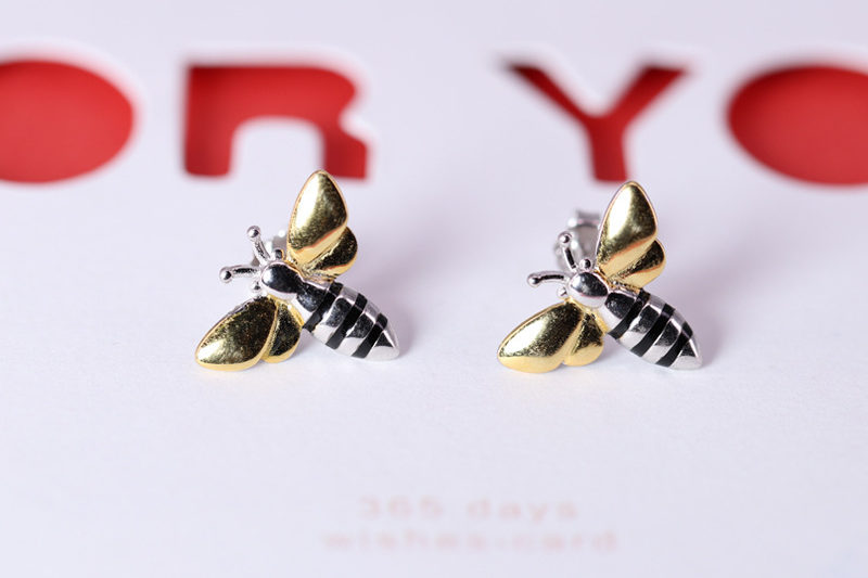 golden honey bee earrings = phoenexia